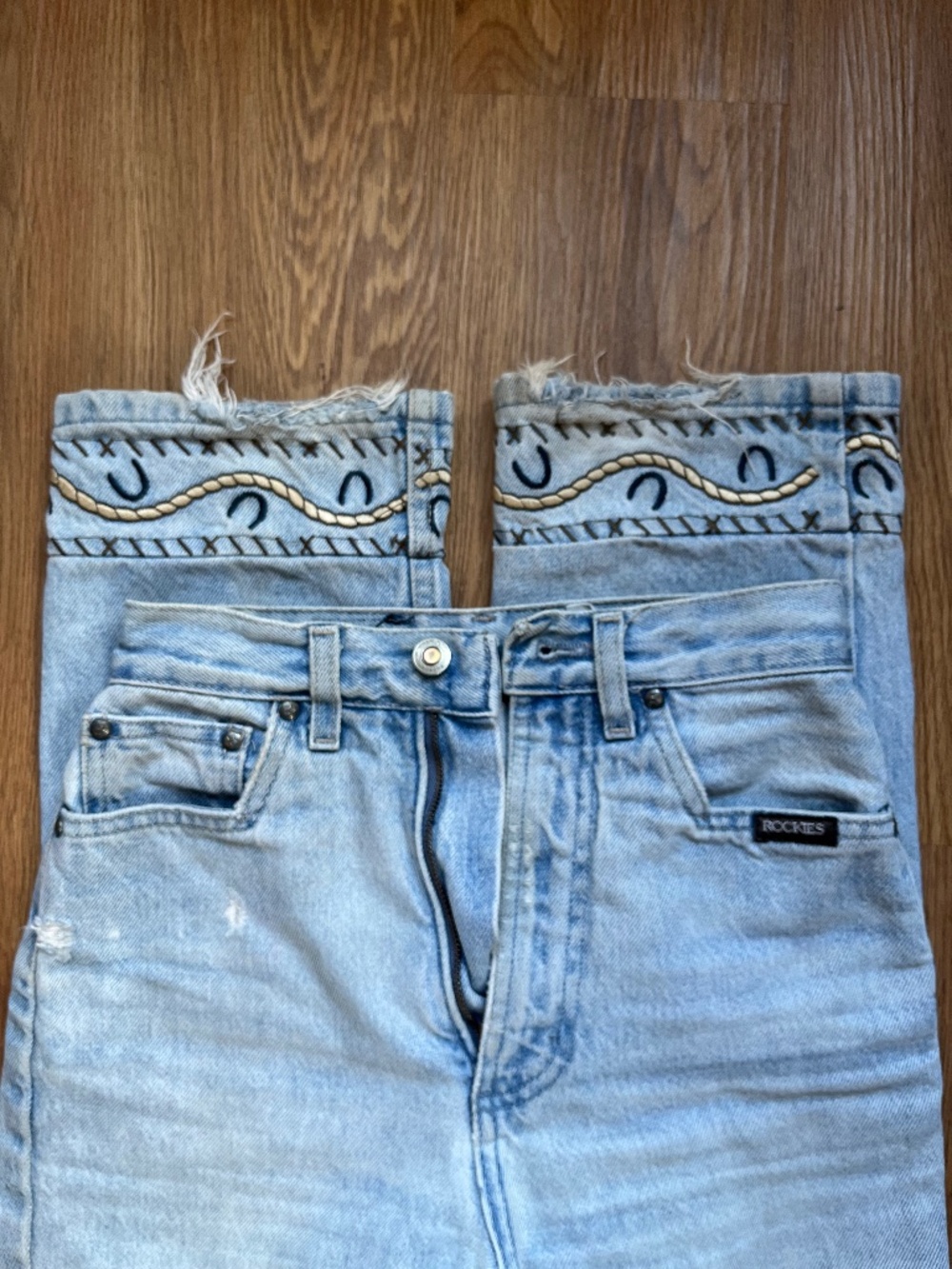 Vintage Rockies Jeans w/ rope and horseshoe embroidery